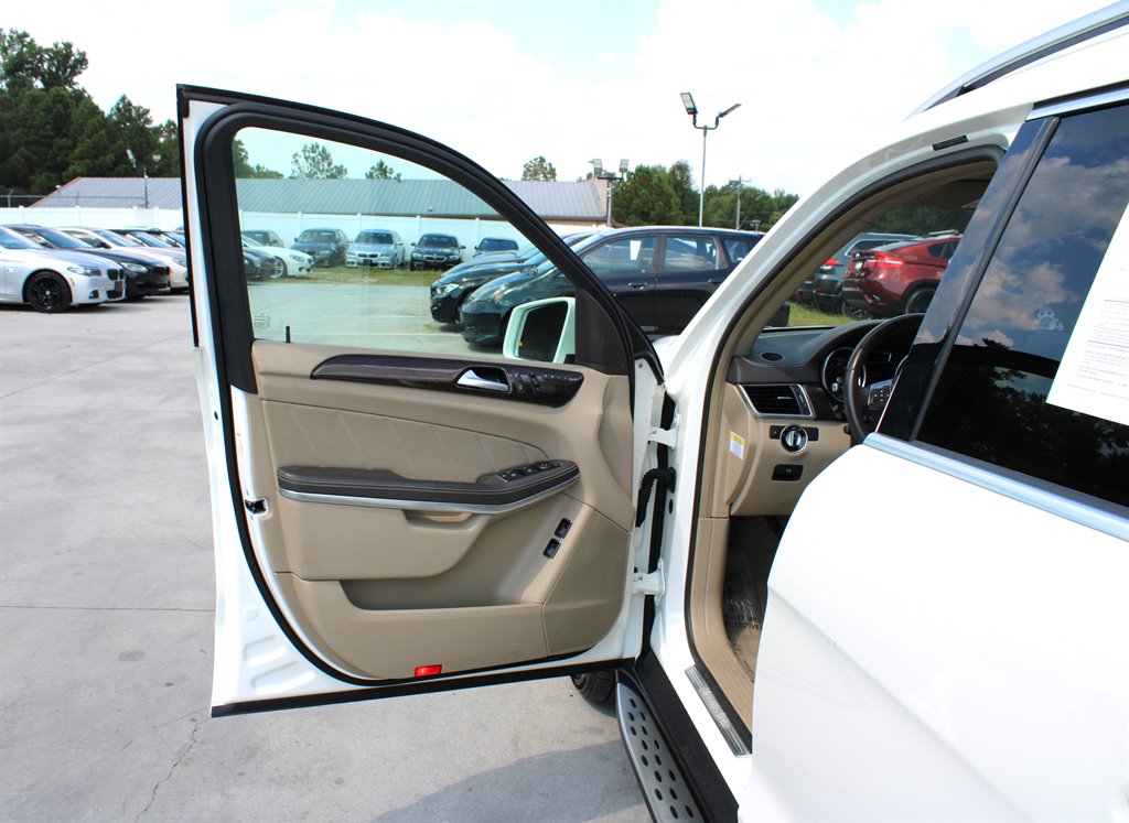 2014 Mercedes Benz GL 450 photo 34