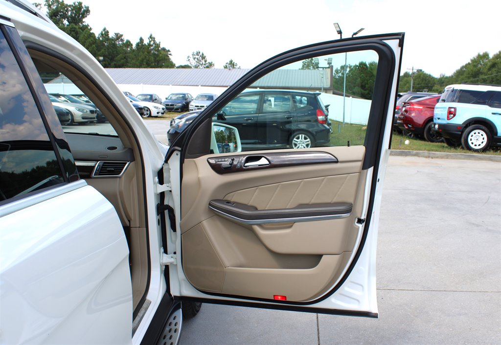 2014 Mercedes Benz GL 450 photo 35