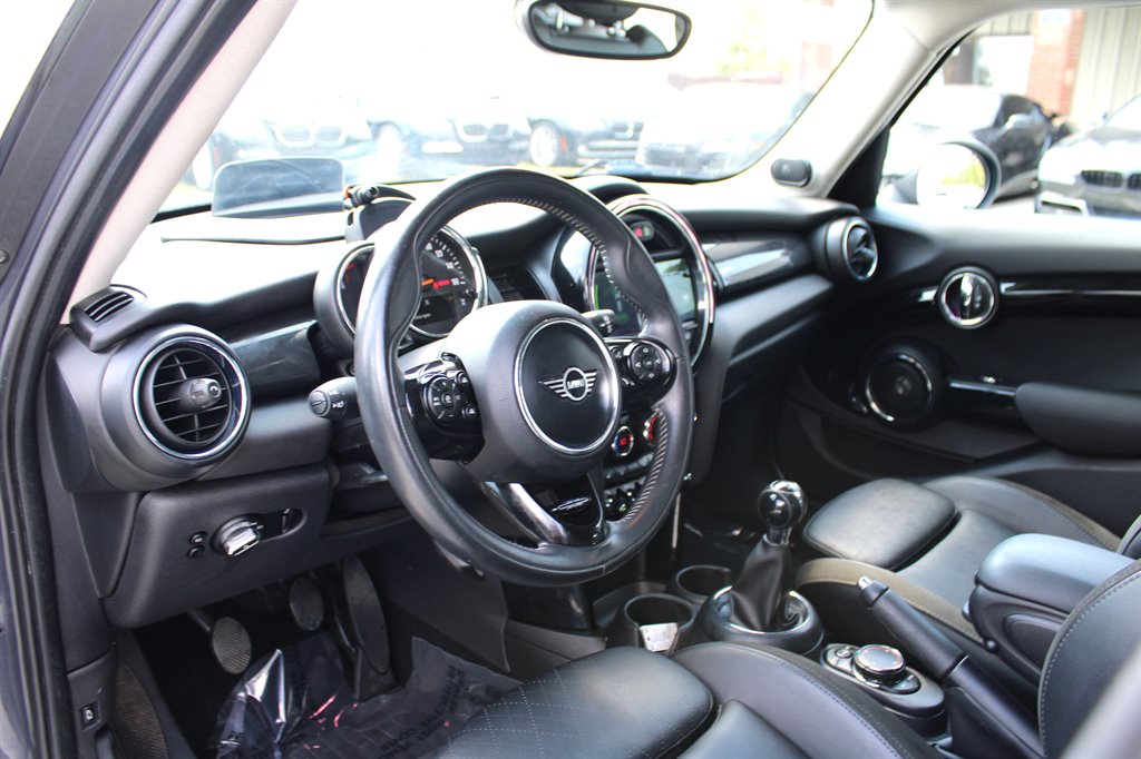 2019 Mini Cooper 4 Door Hardtop S Iconic photo 15