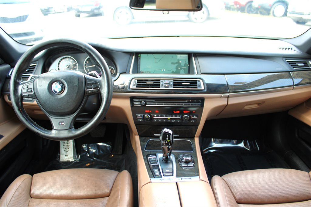 2013 BMW 7 Series 750i - Photo 11