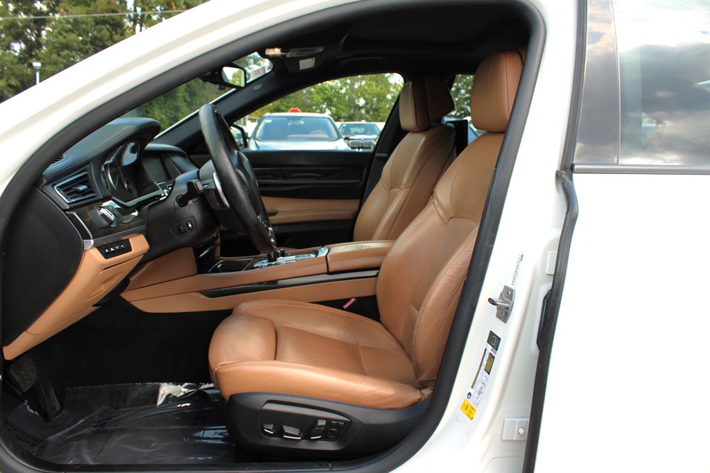 2013 BMW 7 Series 750i - Photo 14