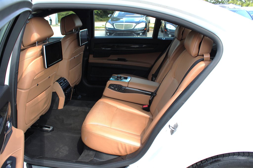 2013 BMW 7 Series 750i - Photo 18
