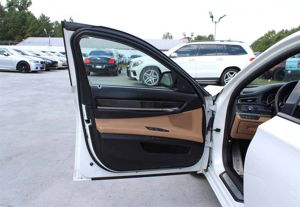 2013 BMW 7 Series 750i - Photo 34
