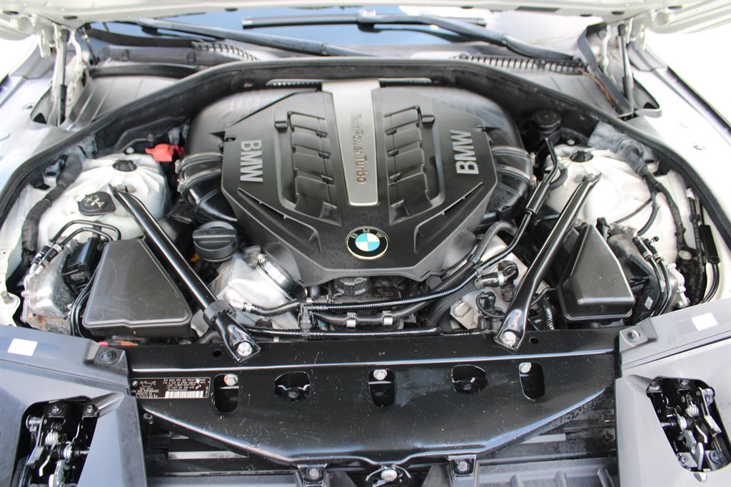 2013 BMW 7 Series 750i - Photo 38