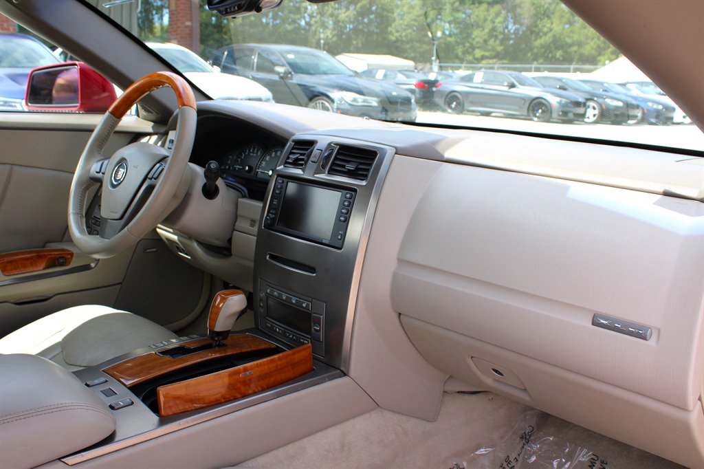 2004 Cadillac XLR photo 24