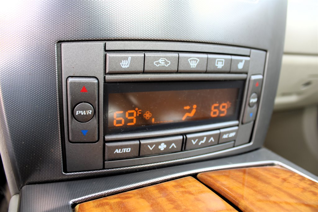 2004 Cadillac XLR photo 26