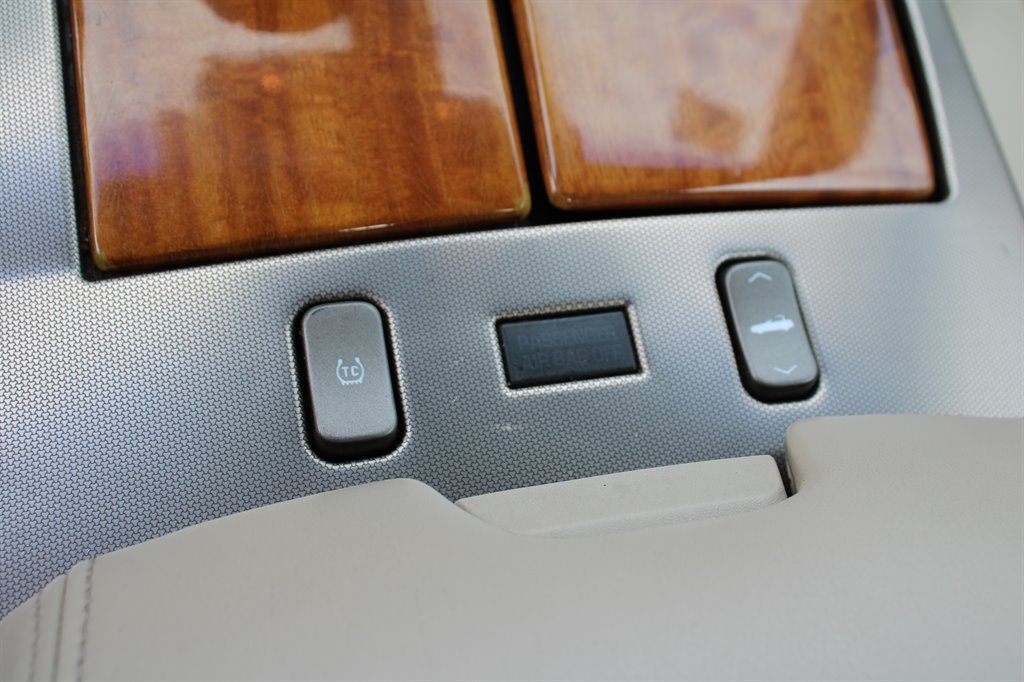 2004 Cadillac XLR photo 32
