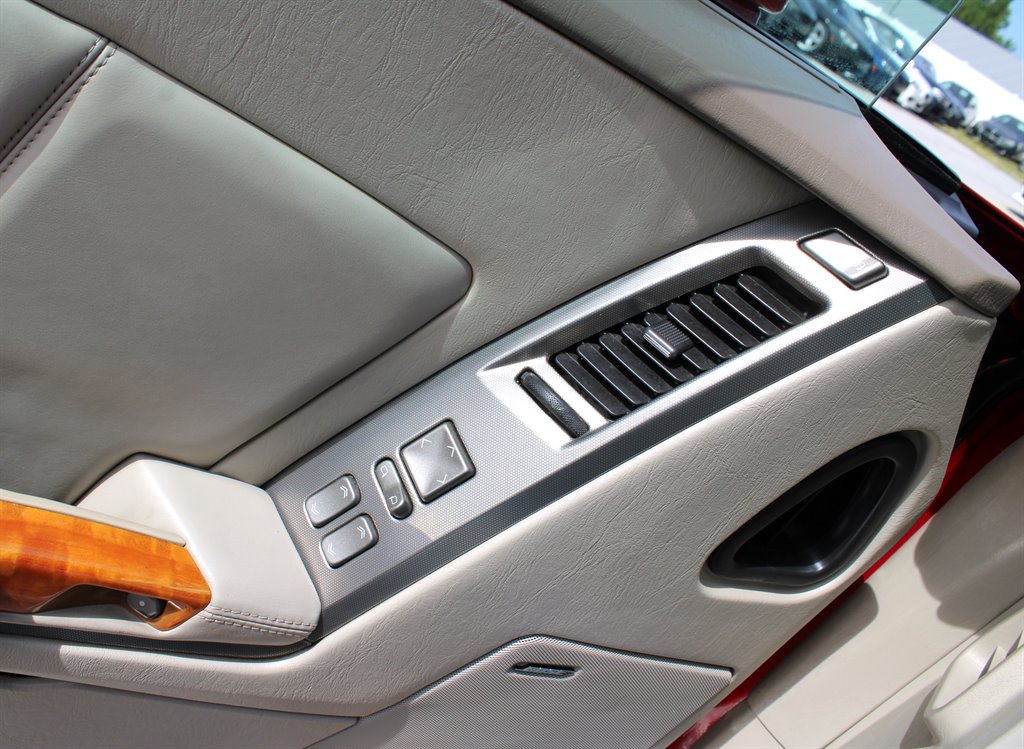 2004 Cadillac XLR photo 34