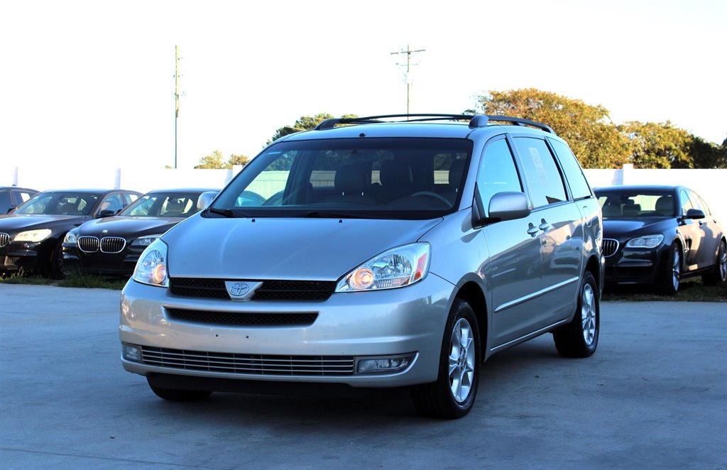 2005 Toyota Sienna XLE photo 3