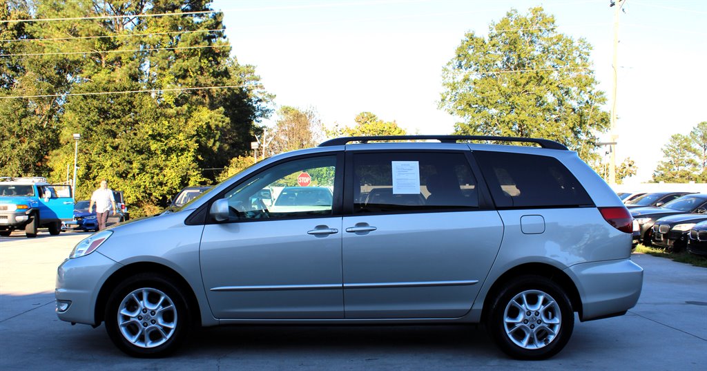 2005 Toyota Sienna XLE photo 4