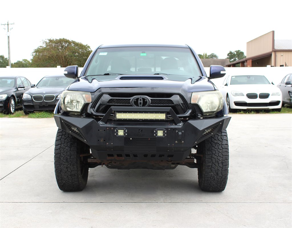2013 Toyota Tacoma TRD Sport photo 2