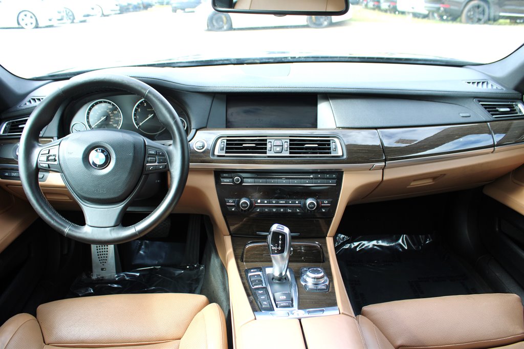 2012 BMW 7 Series 750i - Photo 11