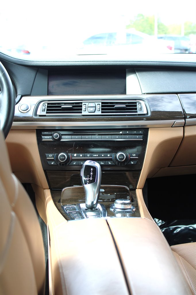 2012 BMW 7 Series 750i - Photo 12