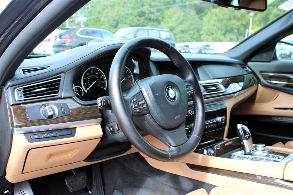 2012 BMW 7 Series 750i - Photo 15