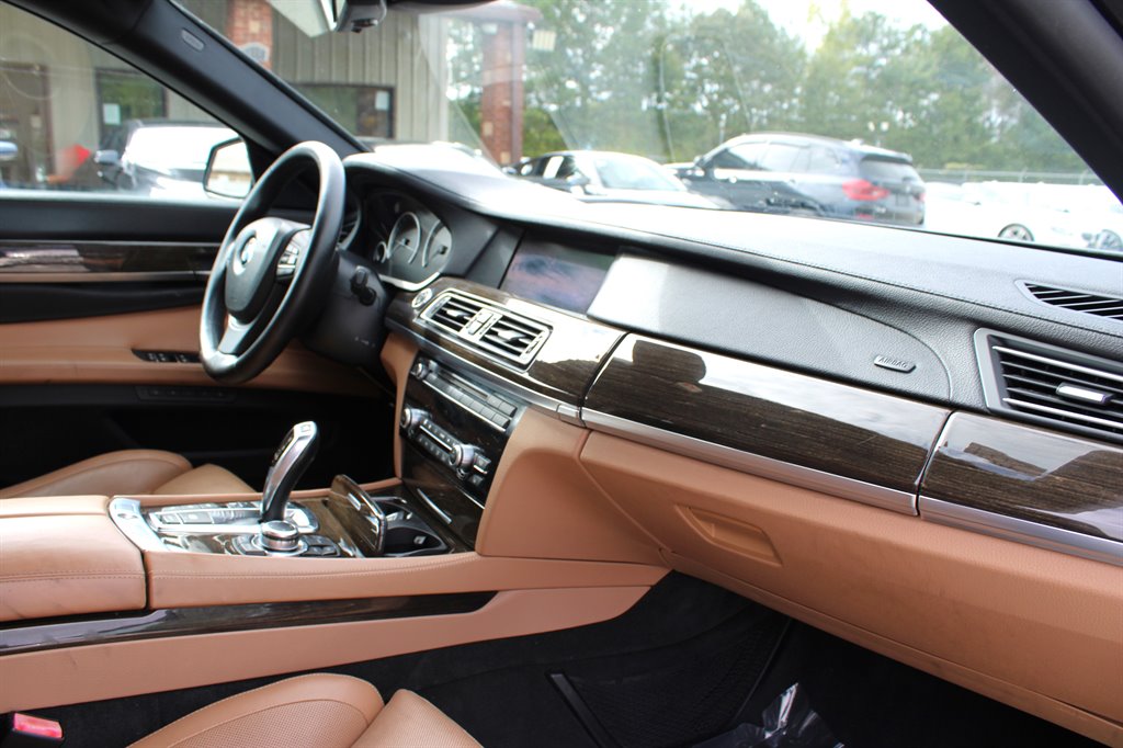 2012 BMW 7 Series 750i - Photo 17