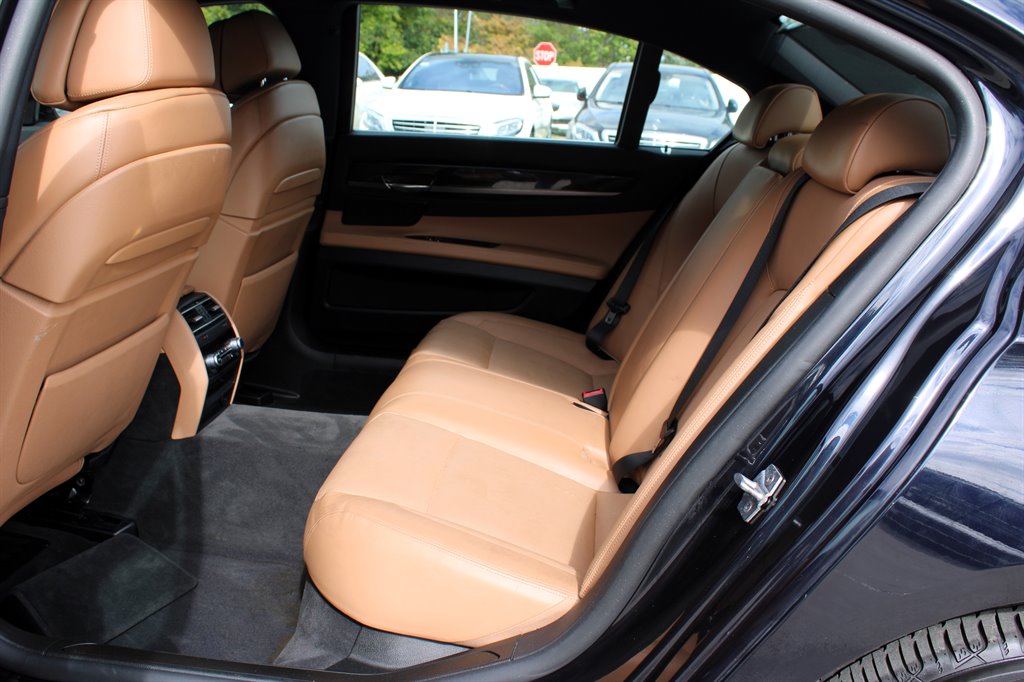 2012 BMW 7 Series 750i - Photo 18