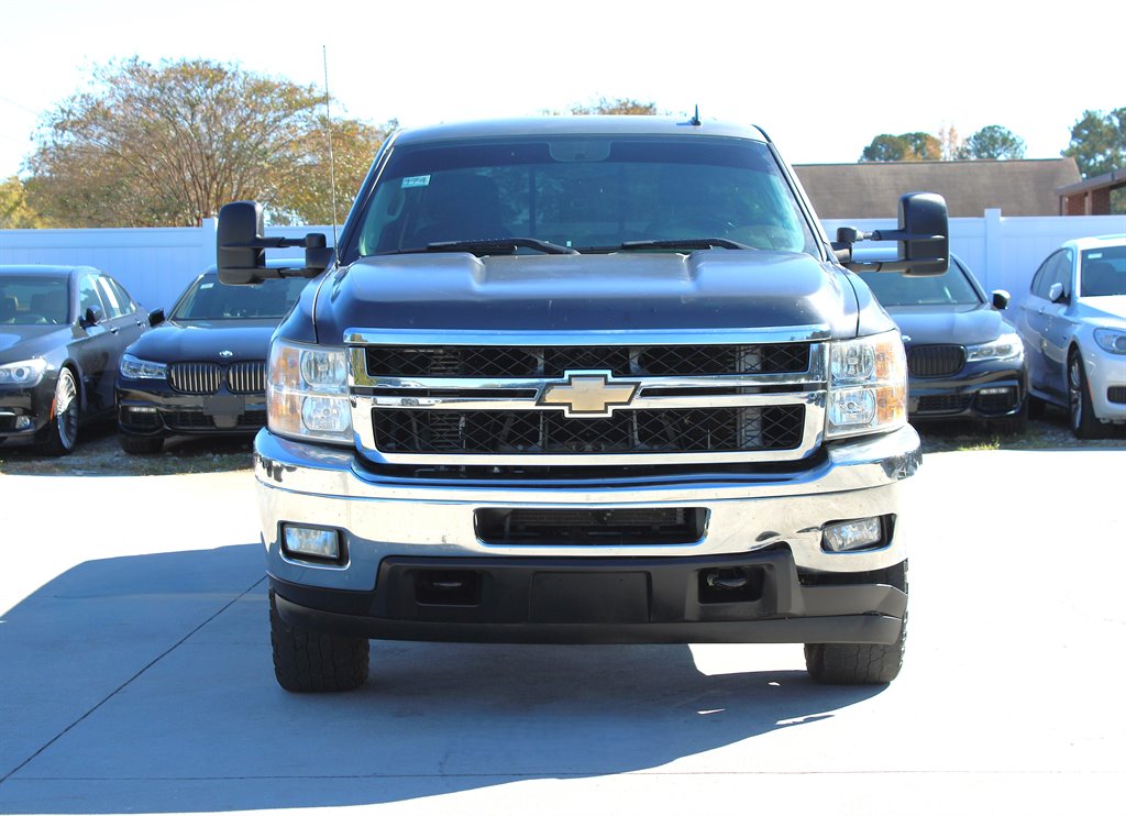 2011 Chevrolet Silverado 2500HD LT photo 2
