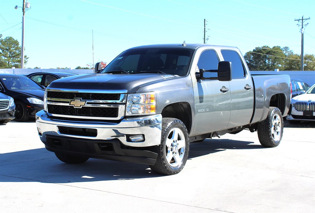 2011 Chevrolet Silverado 2500HD LT photo 3