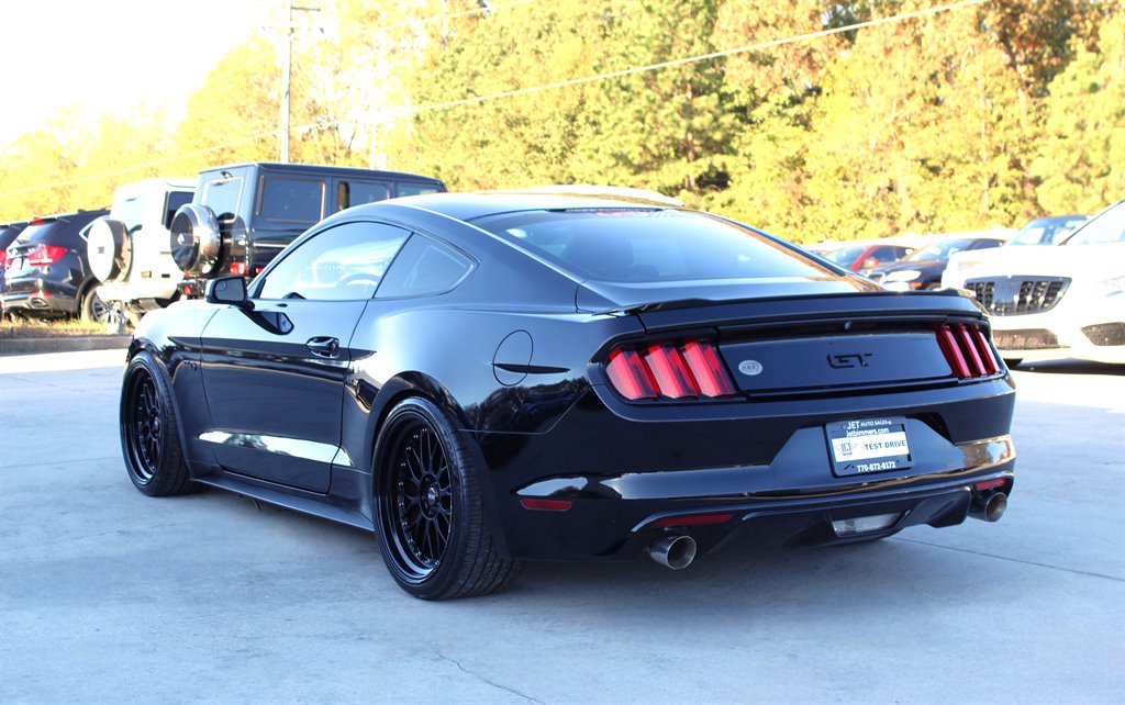2017 Ford Mustang GT photo 2