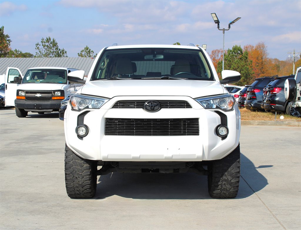 2018 Toyota 4Runner SR5 photo 2