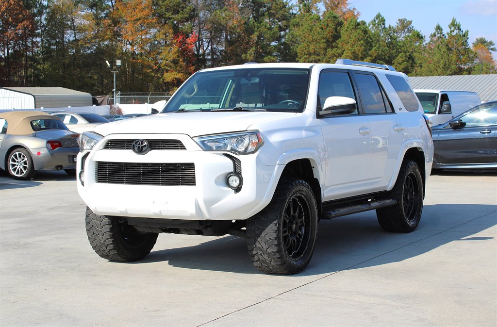 2018 Toyota 4Runner SR5 photo 3