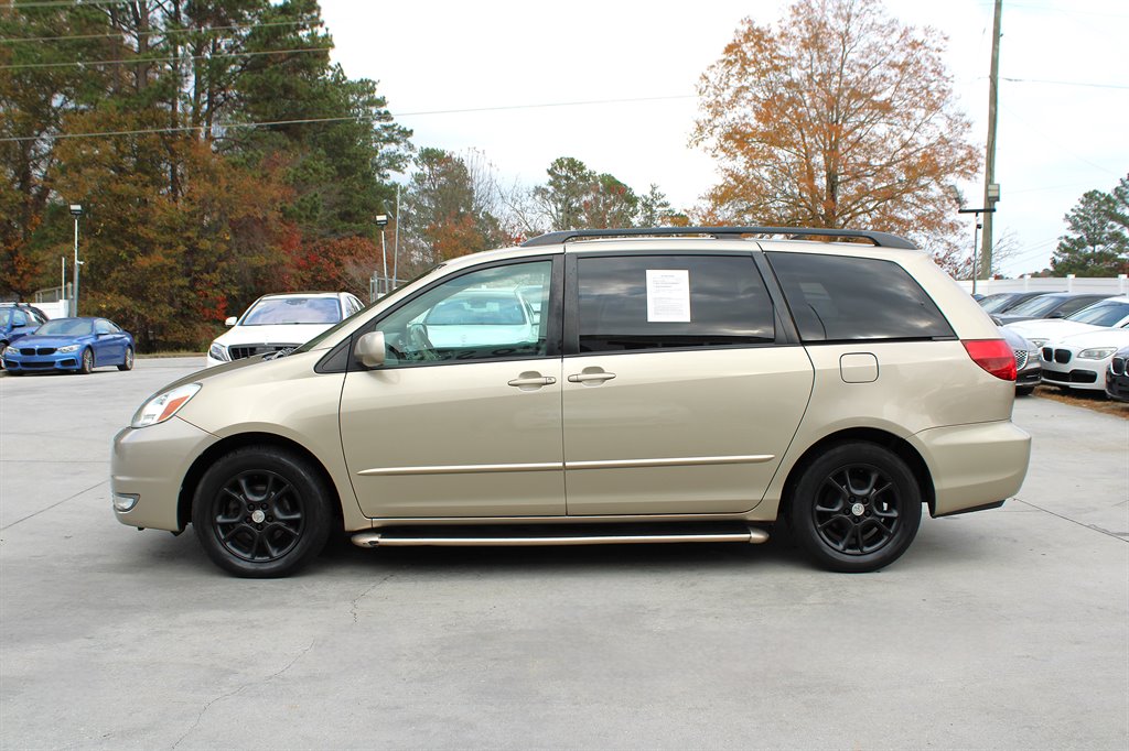 2005 Toyota Sienna XLE photo 4
