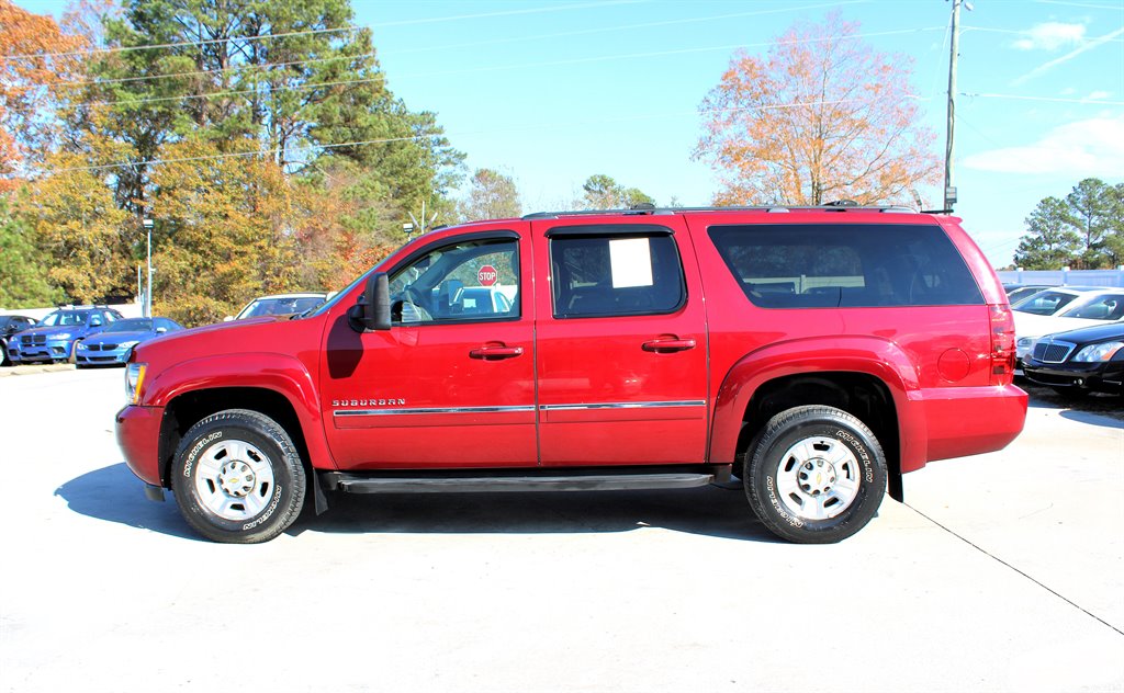 2011 Chevrolet Suburban LS photo 3