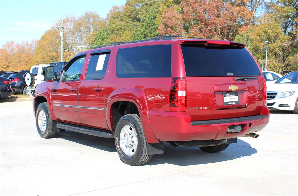 2011 Chevrolet Suburban LS photo 4