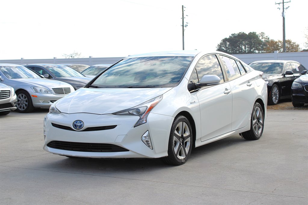 2017 Toyota Prius Three Touring photo 2