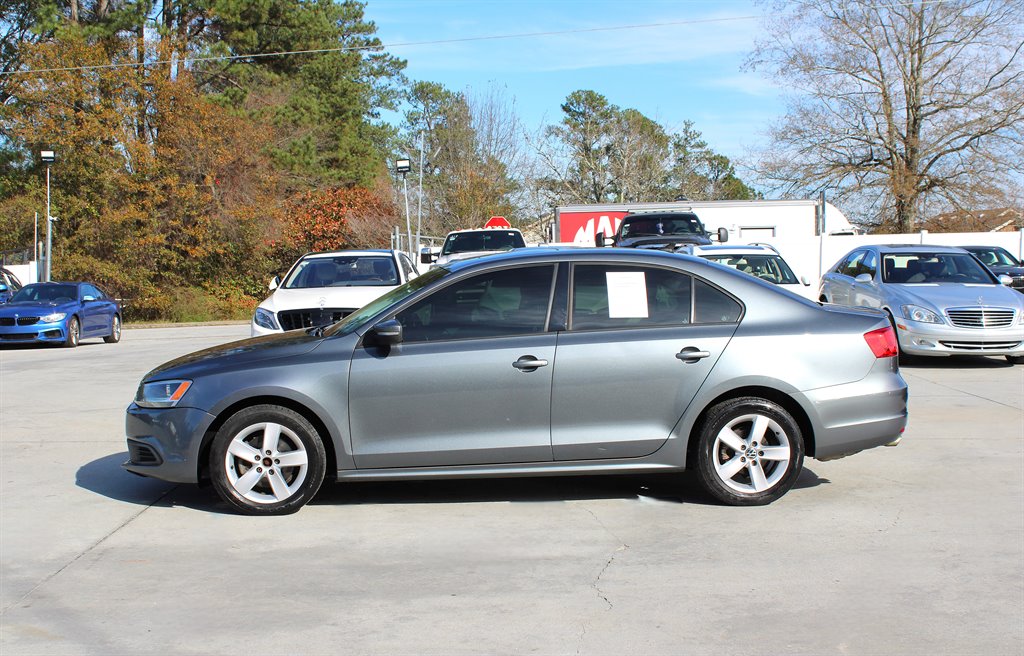 2012 Volkswagen Jetta TDI photo 3