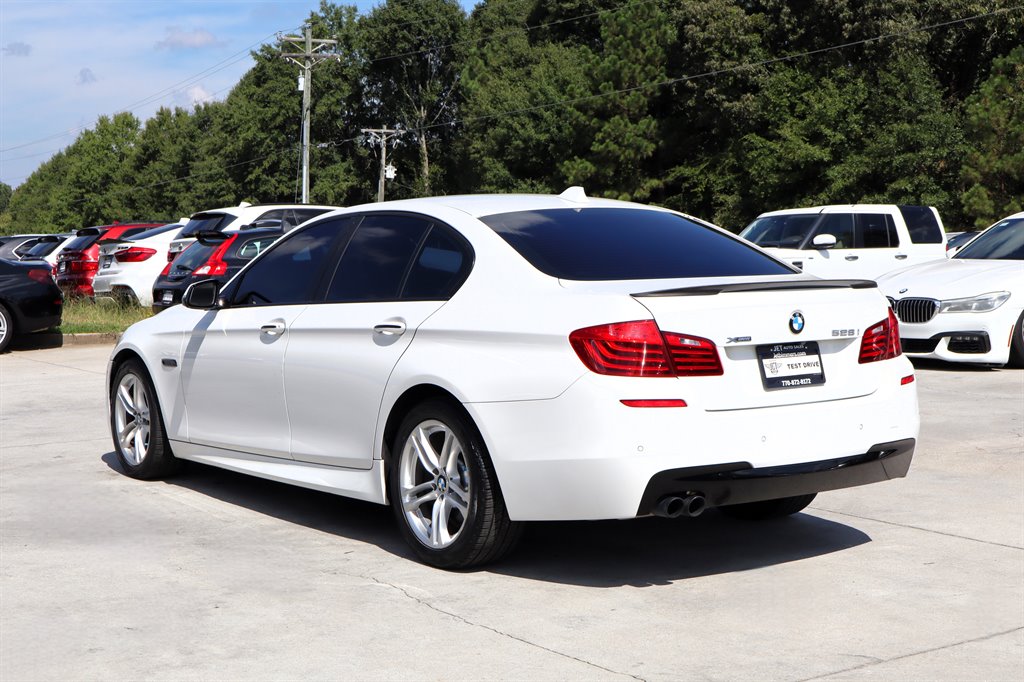 BMW 5 Series photo 5