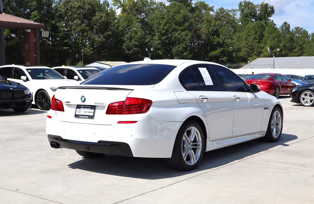 BMW 5 Series photo 7