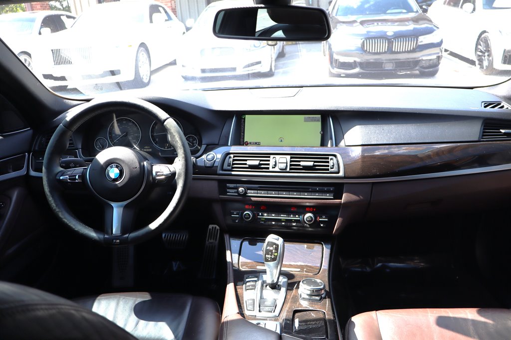 BMW 5 Series photo 12