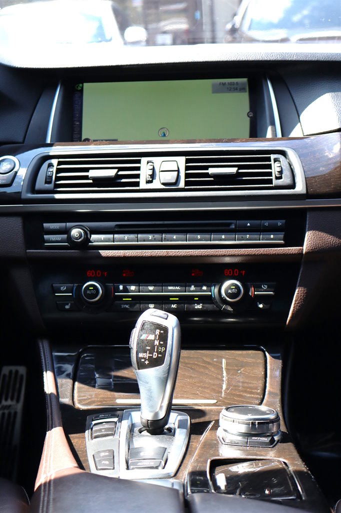 BMW 5 Series photo 13
