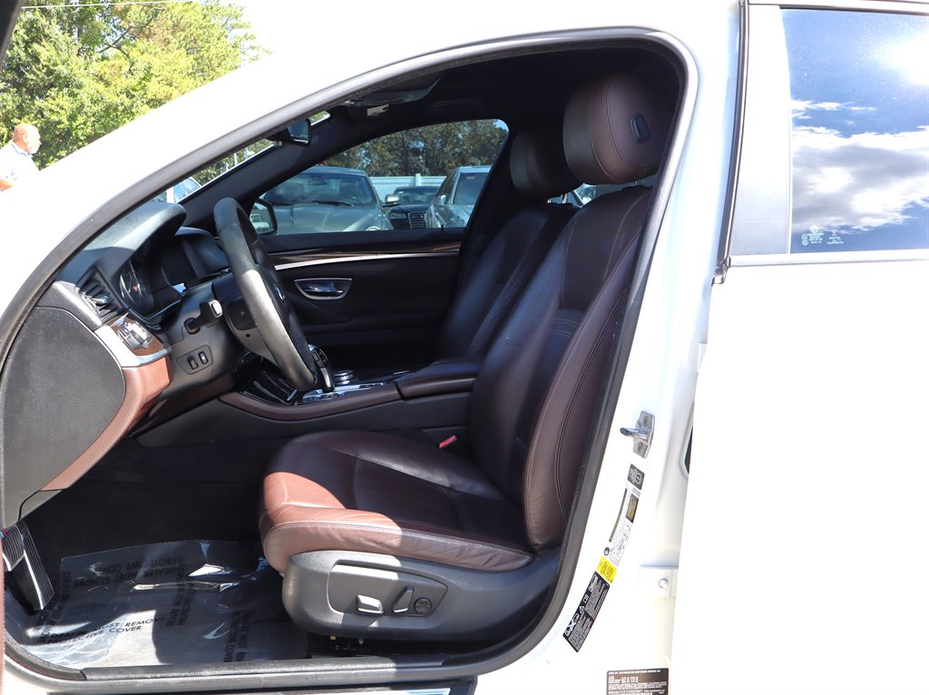 BMW 5 Series photo 15