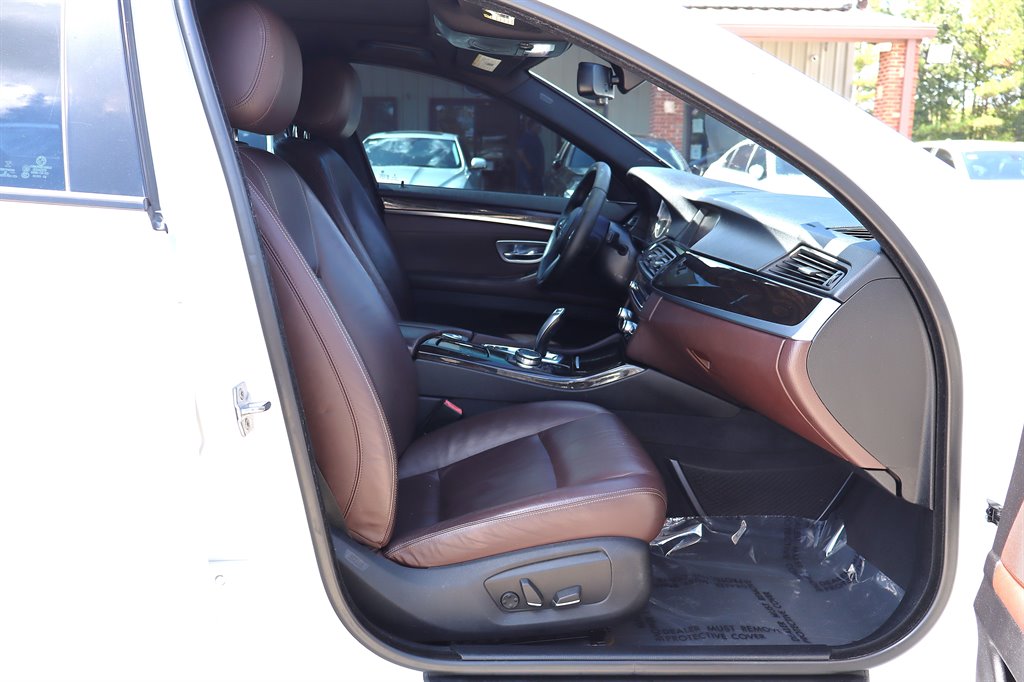 BMW 5 Series photo 17