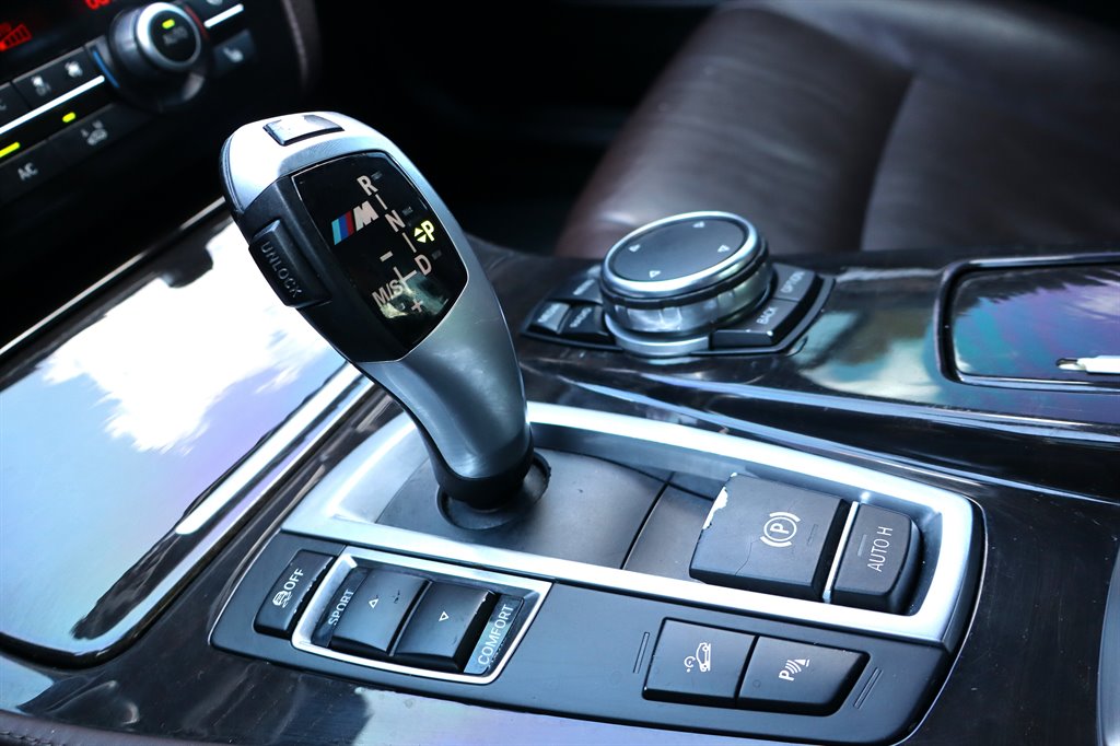 BMW 5 Series photo 28