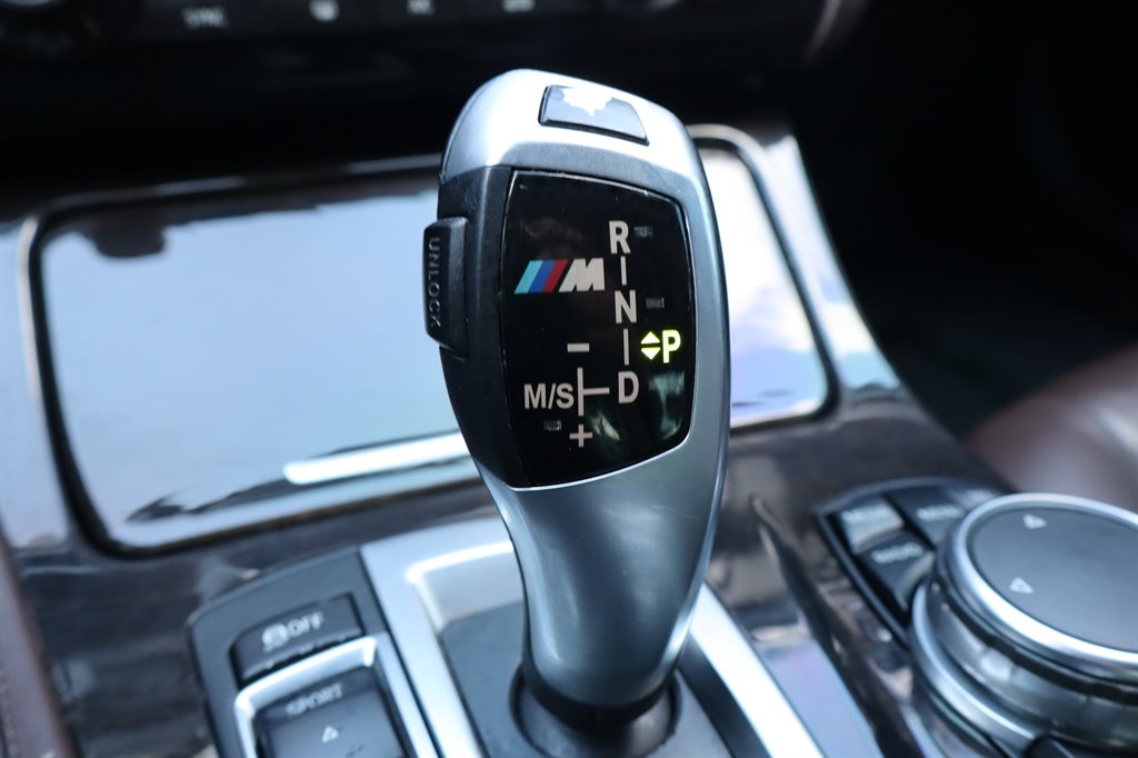 BMW 5 Series photo 29