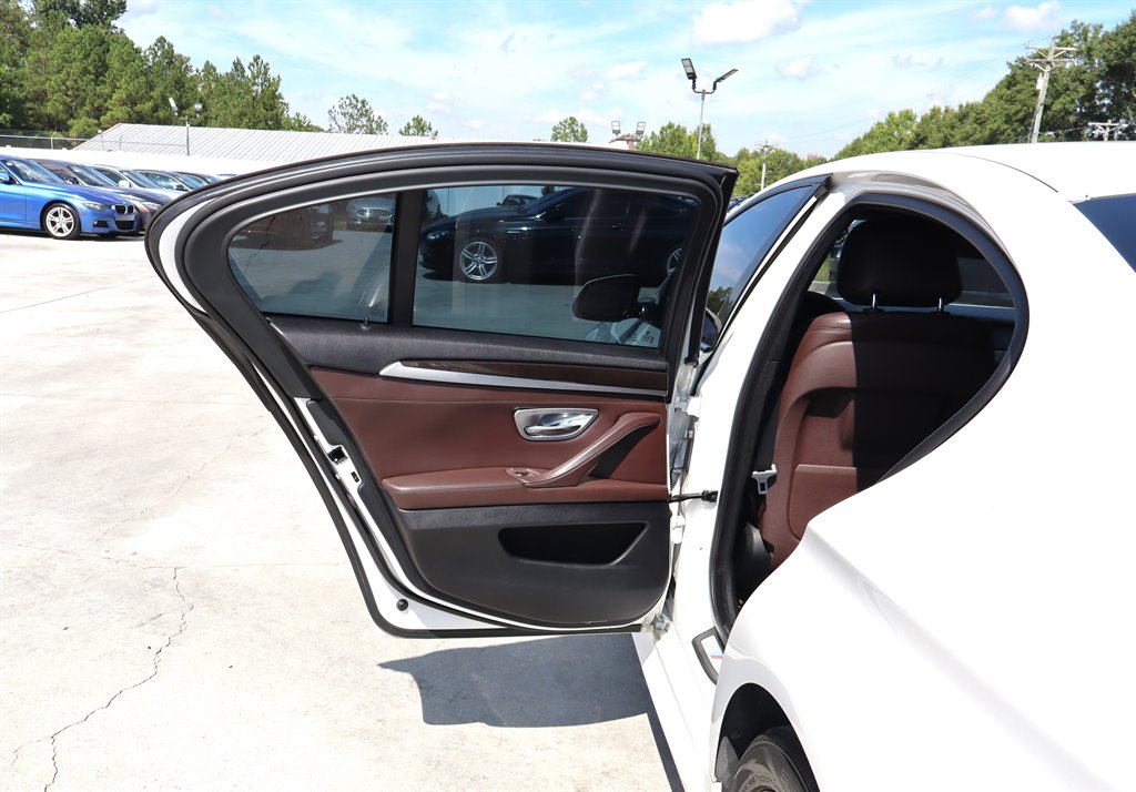 BMW 5 Series photo 35