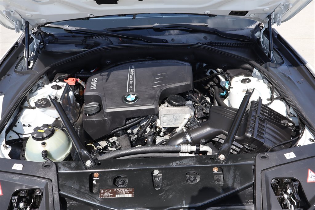 BMW 5 Series photo 39