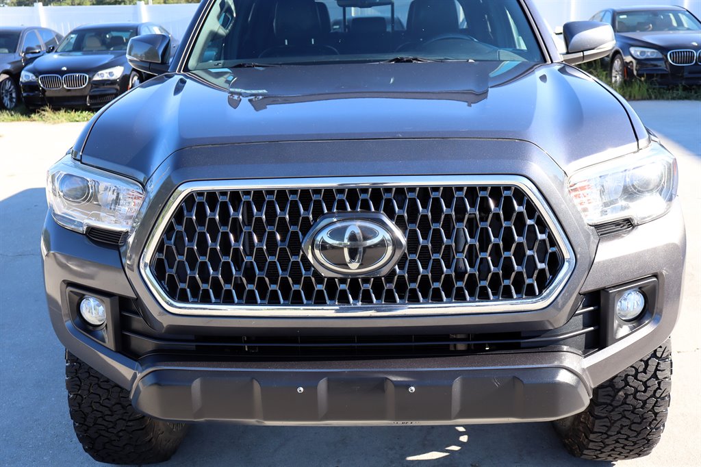 Toyota Tacoma photo 3