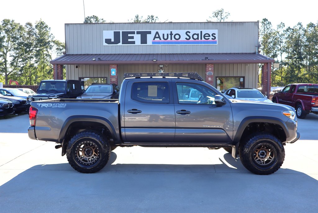 Toyota Tacoma photo 9