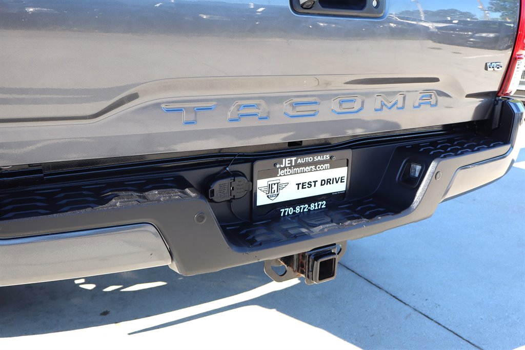 Toyota Tacoma photo 13