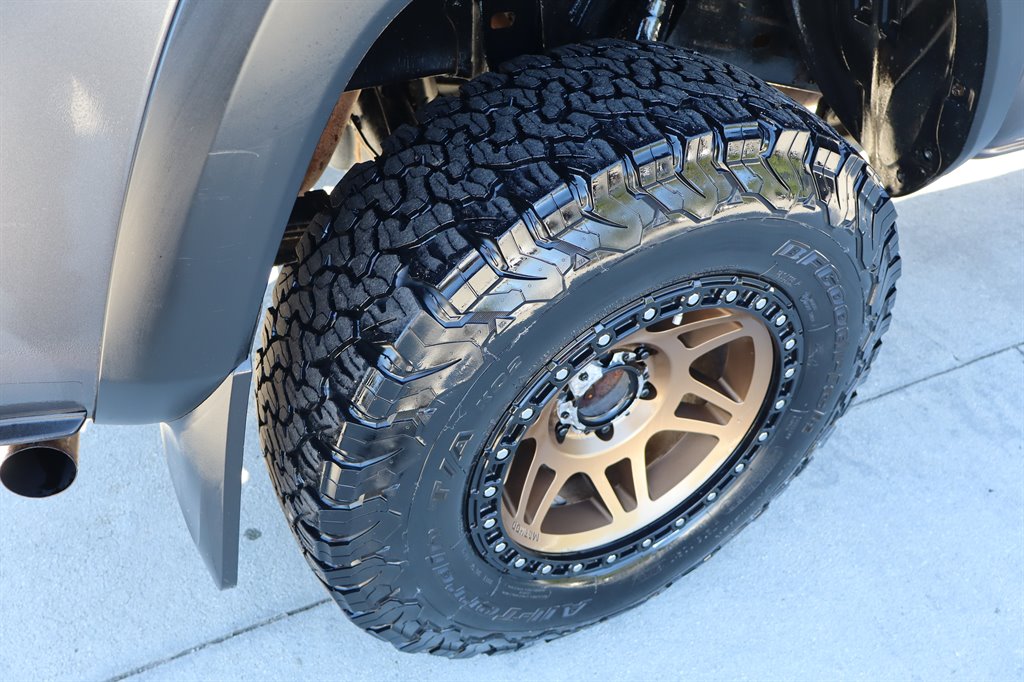Toyota Tacoma photo 17