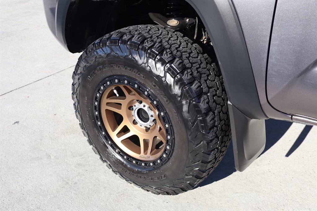 Toyota Tacoma photo 19