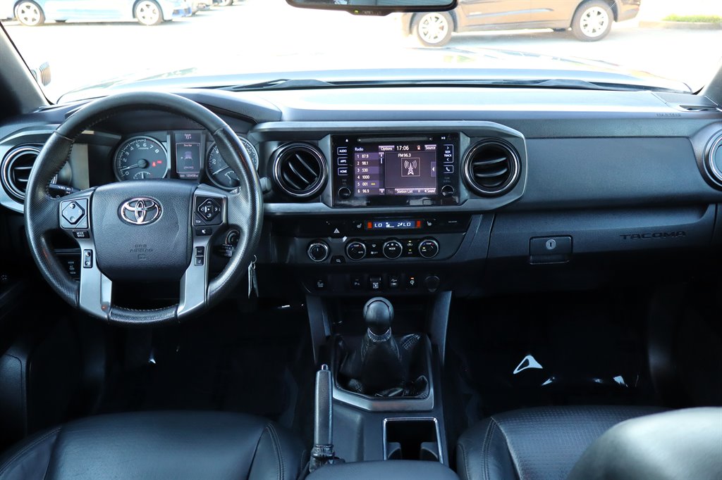 Toyota Tacoma photo 21