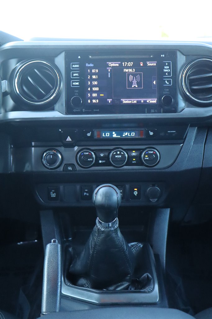 Toyota Tacoma photo 22
