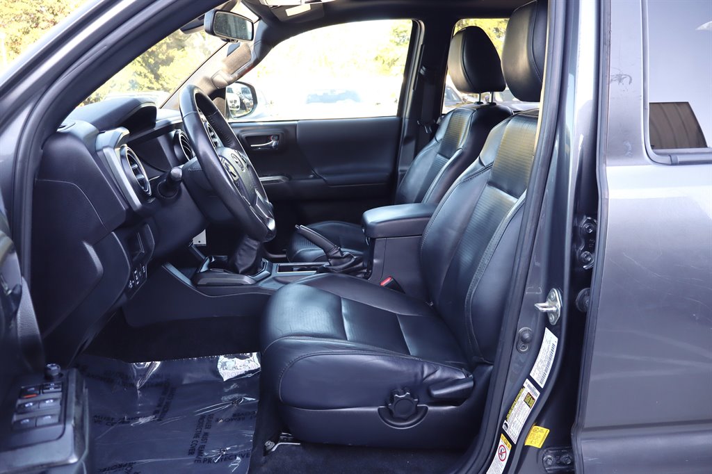 Toyota Tacoma photo 24