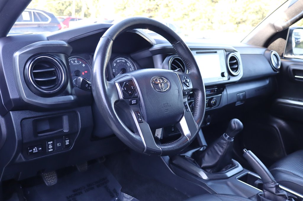 Toyota Tacoma photo 25