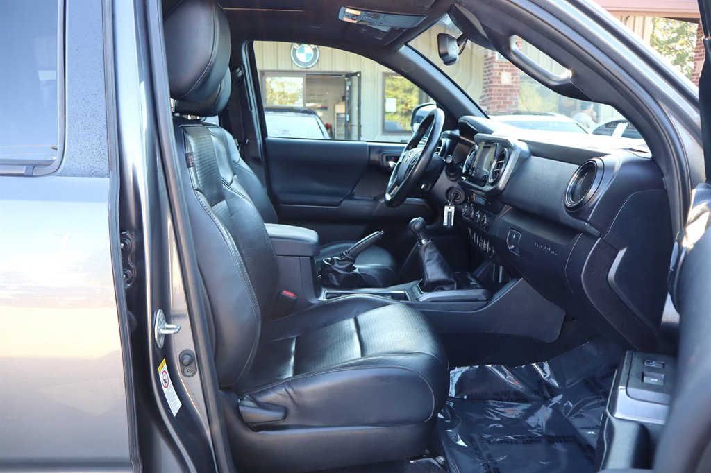 Toyota Tacoma photo 26